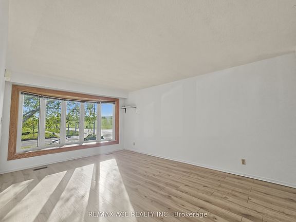4th image of 1385 Park Rd S