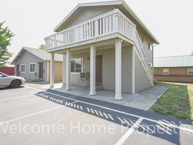 108 SE 6th St — Photo 21
