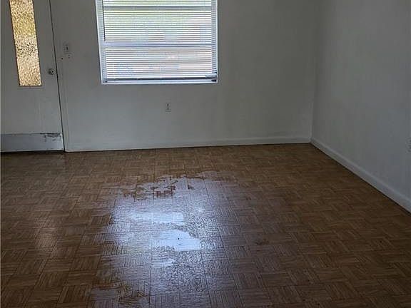 3rd image of 6 Oak Knoll St