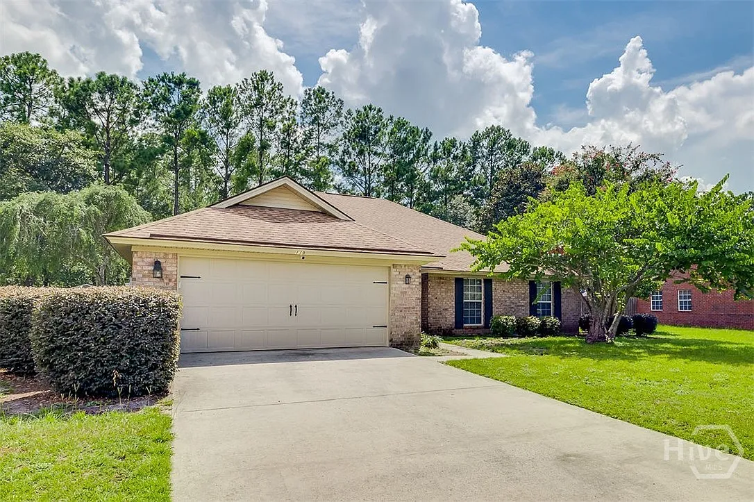 4 bed, 2.0 bath, 1939 sqft, $2,550 — Photo 2