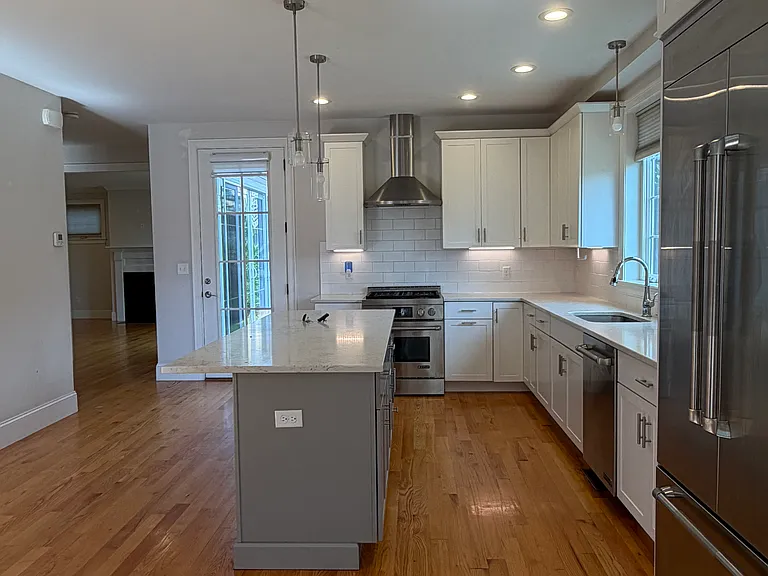 896 Chestnut St #2 — Photo 6