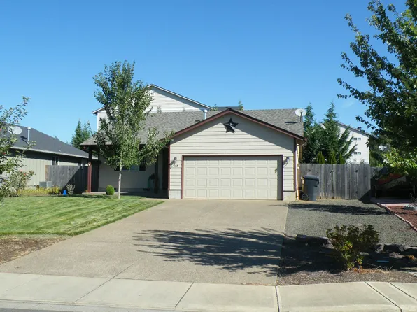 468 SE Pine Pl, Dallas, OR 97338