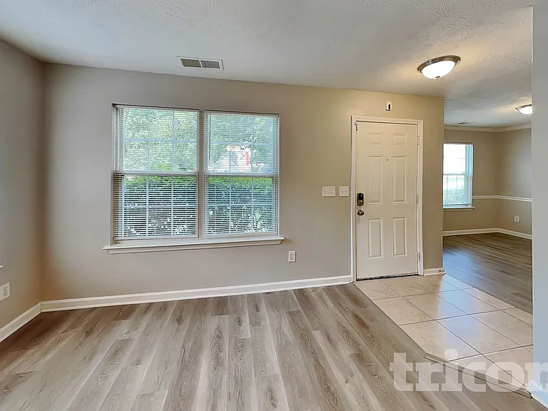 1047 Winterglen Way — Photo 2