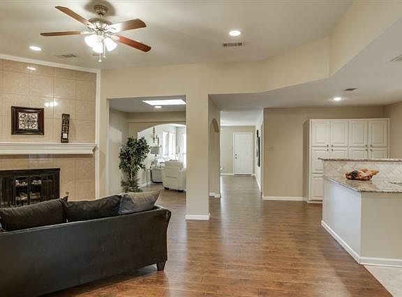 4th image of 1614 Walker Dr