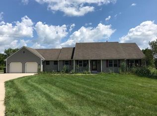 W252S4980 Cartwright Cir, Waukesha, WI 53189