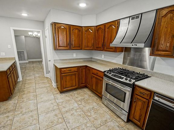 2nd image of 4016 Ellen Dr