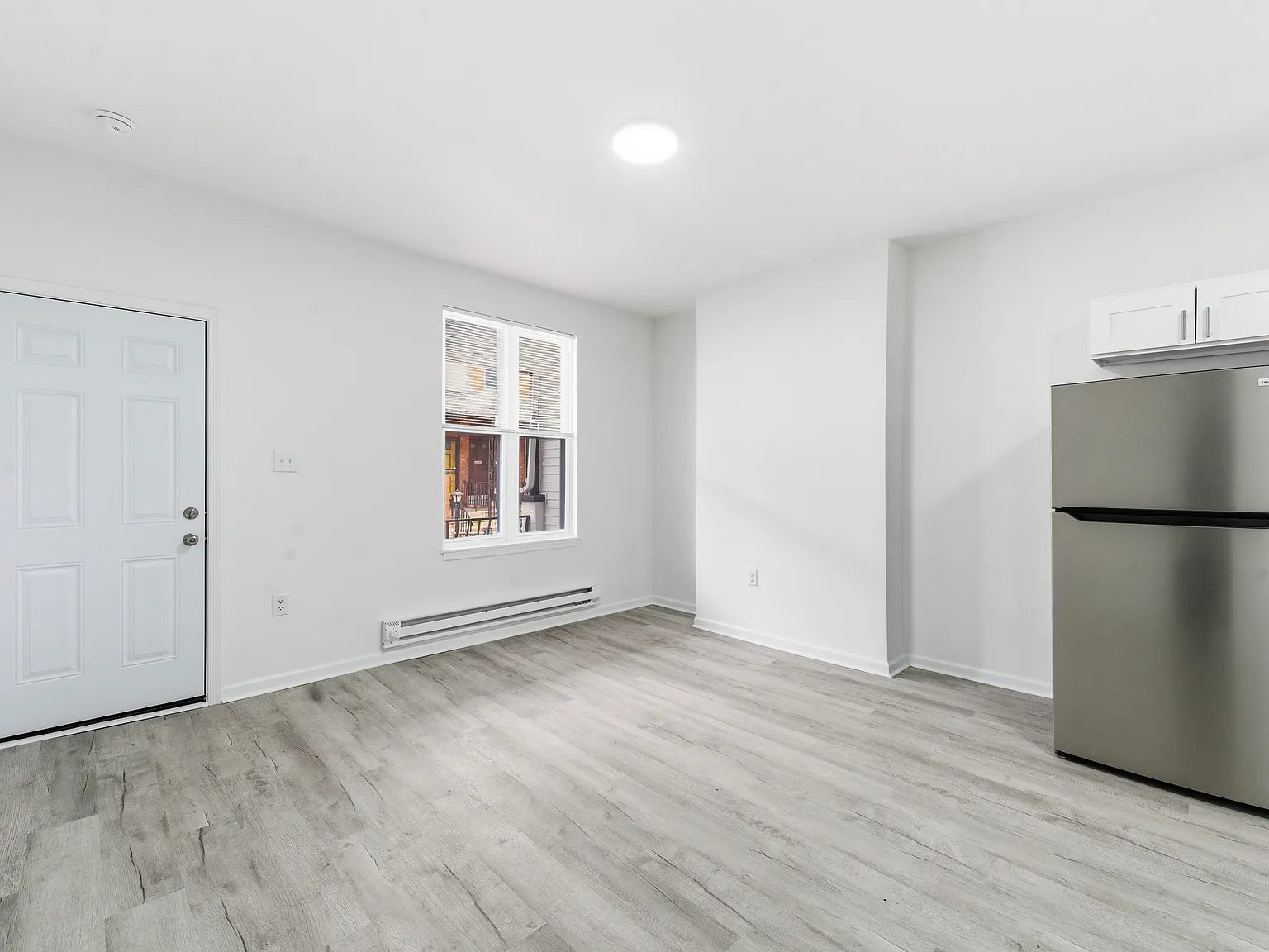 4 bed, 1068 sqft, $1,990 — Photo 4