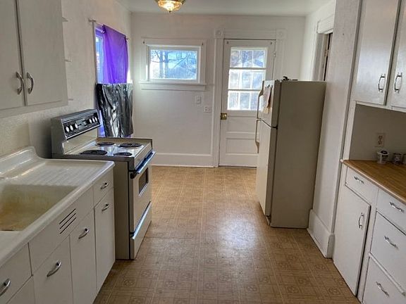 5th image of 219 S Whiton St
