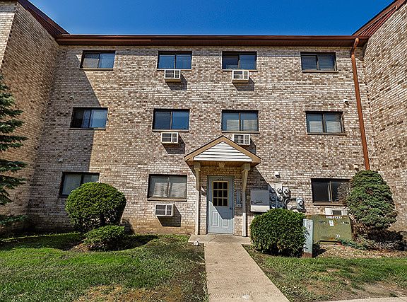 2nd image of 454 E Spruce Dr APT 1A