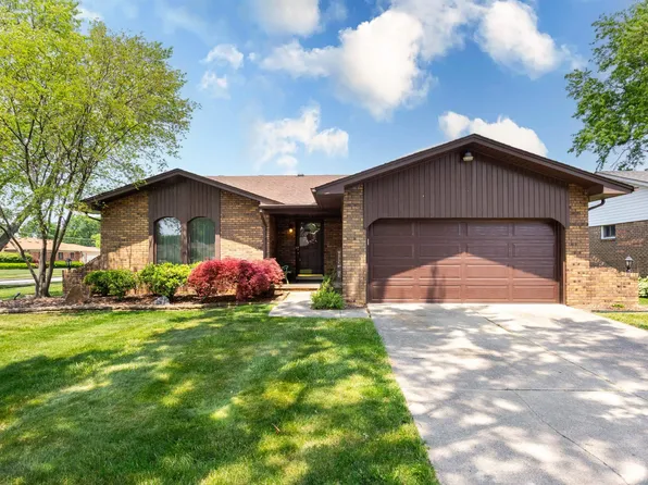 15883 Amore St, Clinton Township, MI 48038