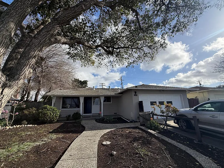 810 Keith Ln — Photo 1