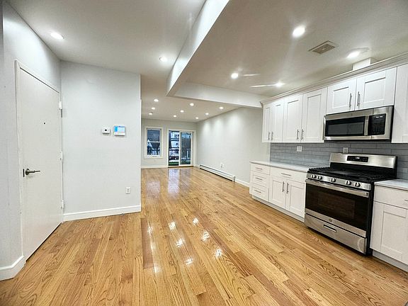 3rd image of 21-75 Steinway St #3