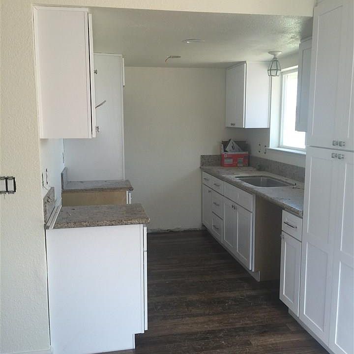 1st image of 732 Hornet Dr