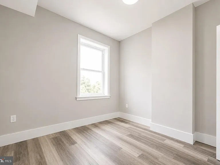1922 W Baltimore St — Photo 23