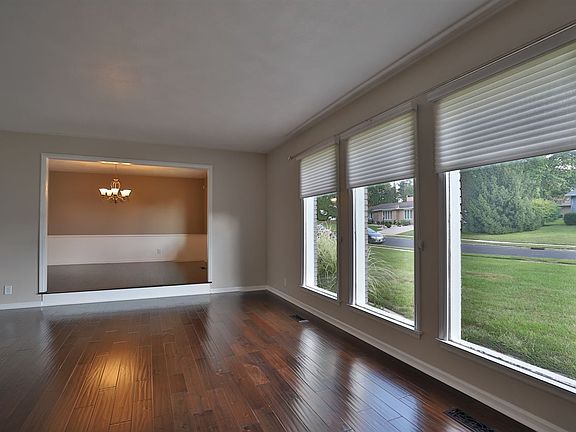 3rd image of 1129 W Millford Ln