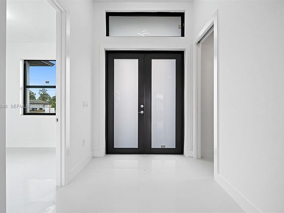 4th image of 1149 Ebert St E