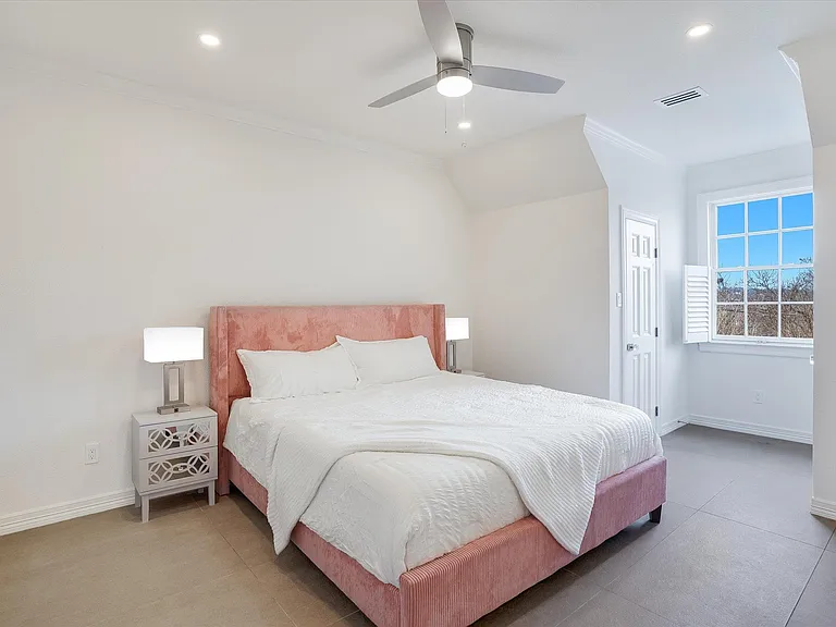 3705 Gilbert St #2 — Photo 23