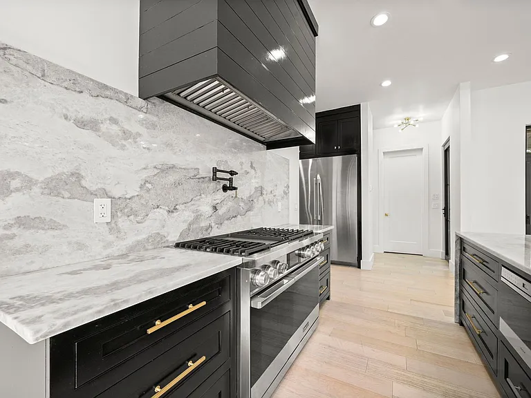 9825 Fawn View Dr — Photo 3