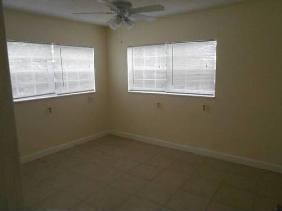 5th image of 736 NW 2nd Way