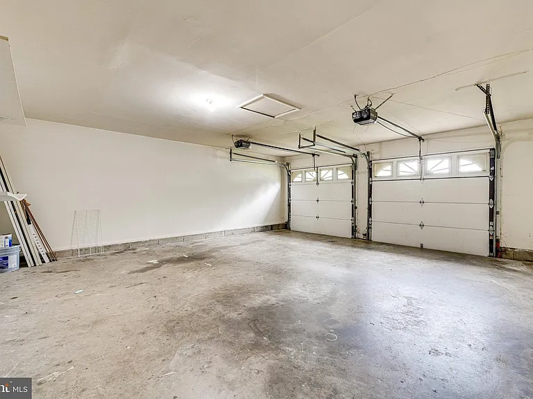 3381 Monarch Ln — Photo 4
