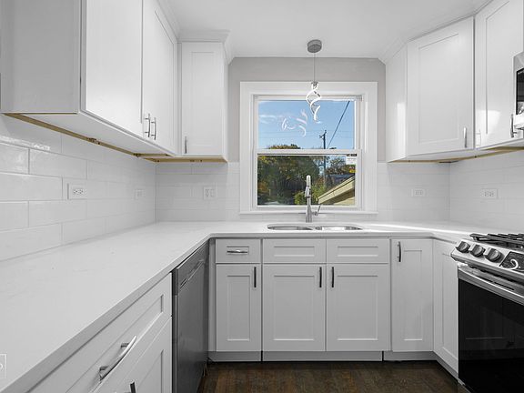 2nd image of 11934 Artesian Ave