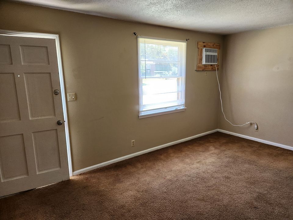 1st image of 141 Airport Rd APT A