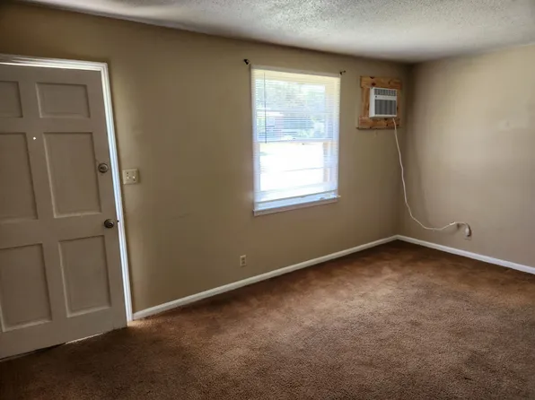141 Airport Rd APT A, Clarksville, TN 37042