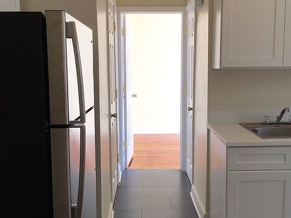3rd image of 2541 44th St APT 20