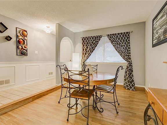 5th image of 2613 Mintwood Pl