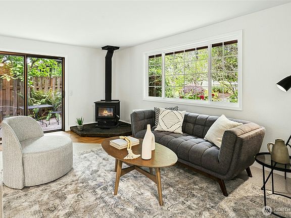 4th image of 10796 Manitou Beach Drive NE