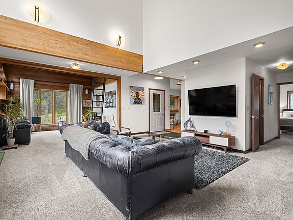 3rd image of 1065 Lions Ln