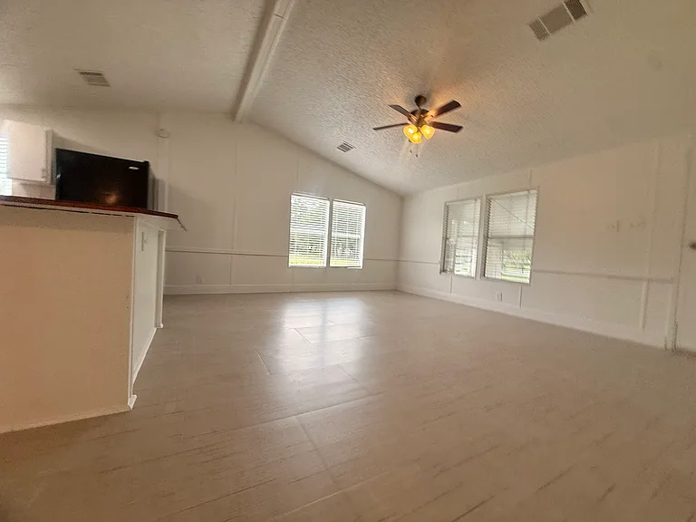 1051 Hawthorn St — Photo 19