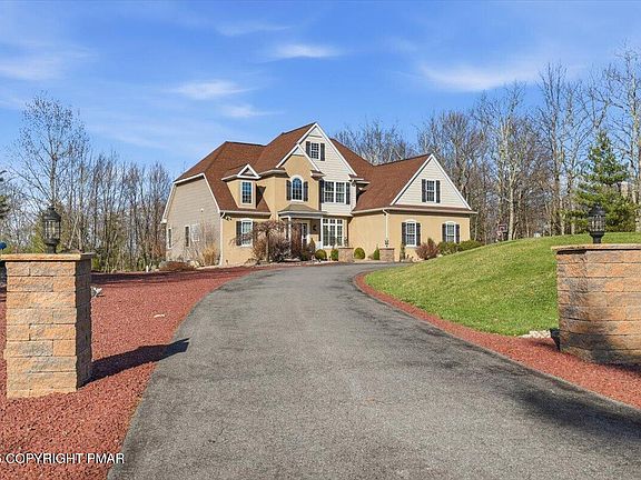 5th image of 389 Joanne Ct