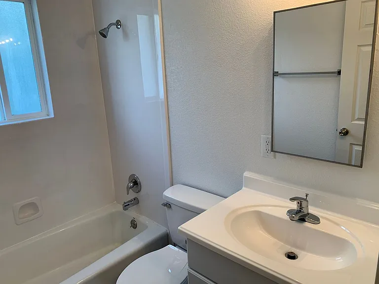 399 W 200 N — Photo 17