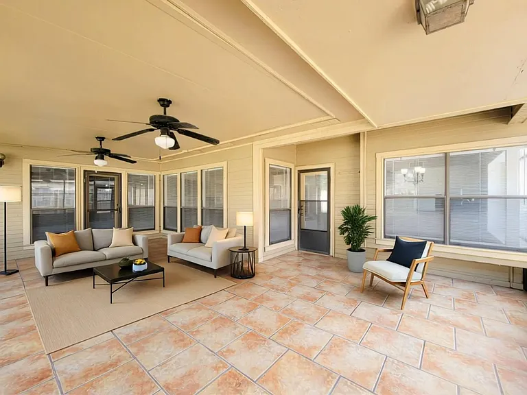 11614 Taos Ln — Photo 1