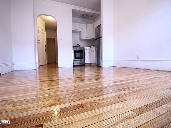4th image of 234 E 82nd St APT 10