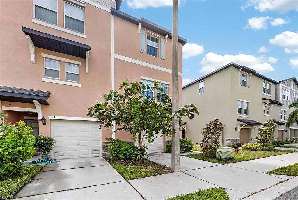 3 bed, 3.0 bath, 1864 sqft, $2,700 — Photo 3