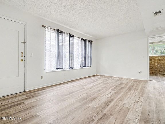 4th image of 2115 Patou Drive W