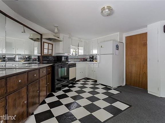 5th image of 4345 Hargrave St