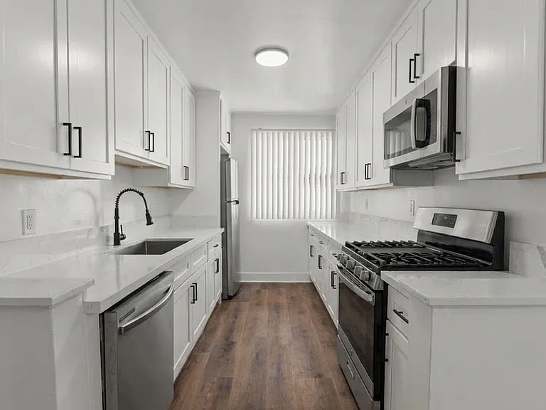 3933 Nicolet Ave — Photo 3