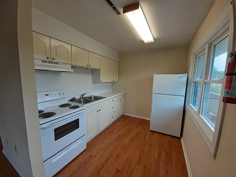 1016 S College Ave #D — Photo 2