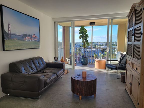 4th image of 1750 NE 191st St APT 623-F