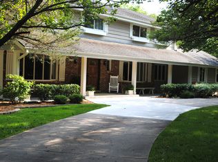 1245 Oak Trail Dr, Libertyville, IL