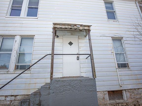 3rd image of 727 Virginia Ave #1/2