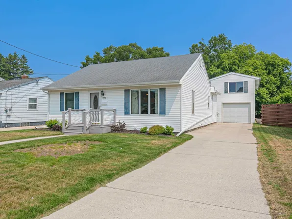 1912 12th St, Two Rivers, WI 54241