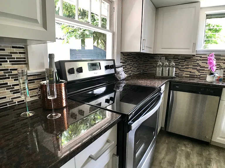 109 E Bass St — Photo 2