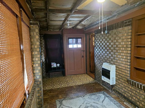 3rd image of 2215 Benderwirt Ave