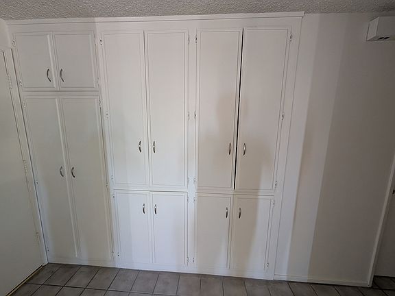 4th image of 827 W 25th St APT 6