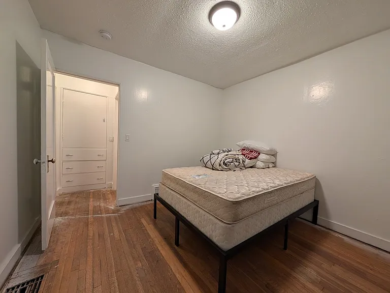 609 NW 8th St — Photo 10