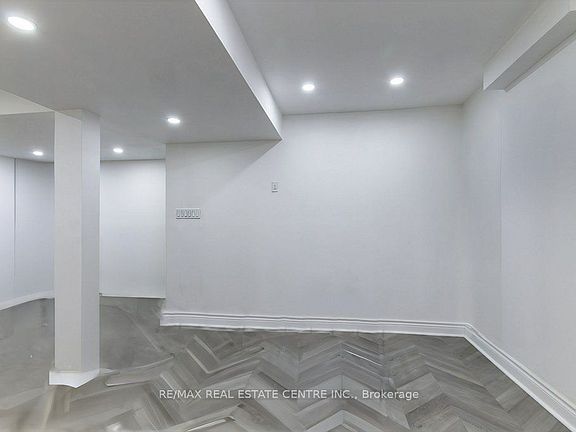 5th image of 252 Thorner Dr #Basement